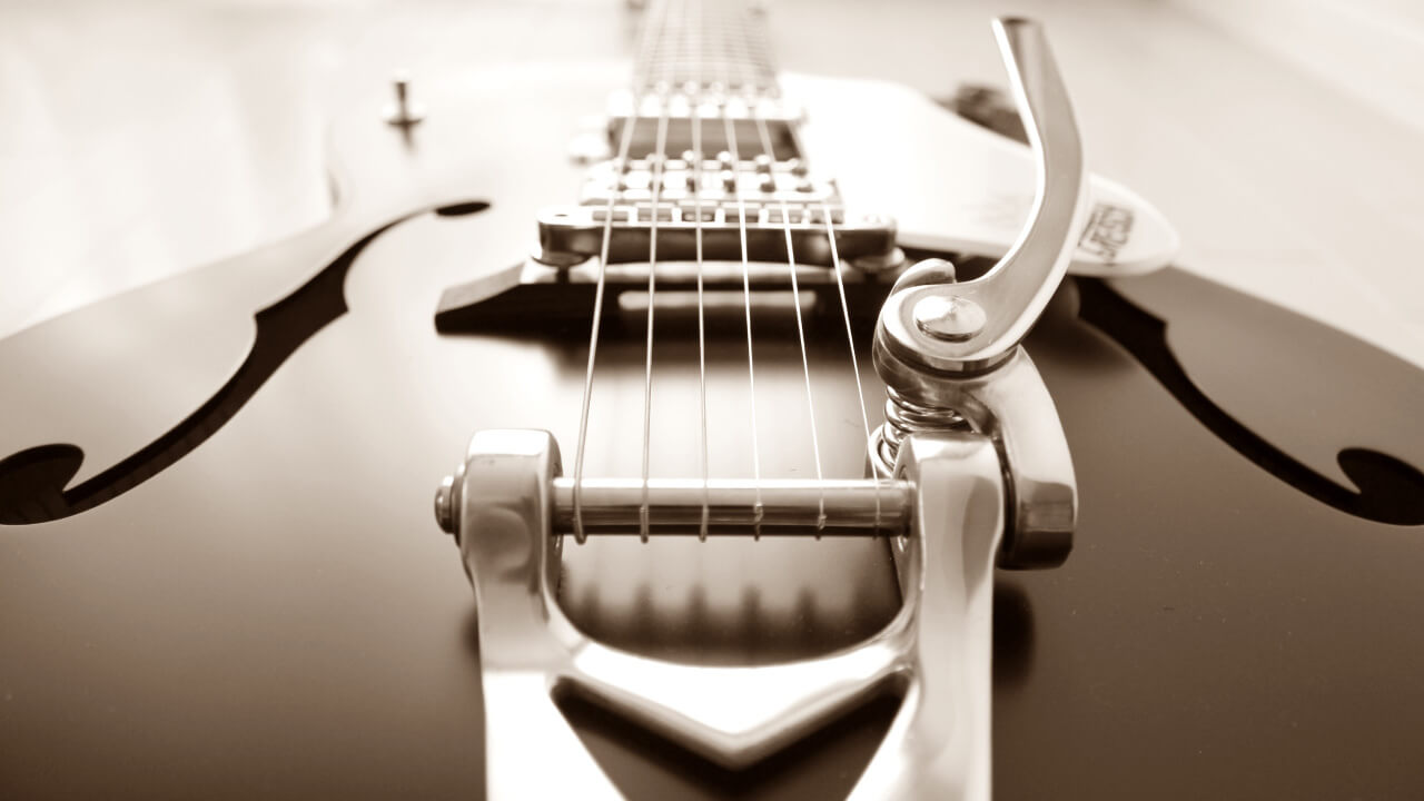 意外と知らないギターの歴史~アコギやエレキはどうやってできたのか
